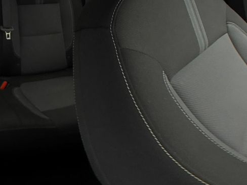 Used 2025 Chevrolet Blazer LT FWD image 17
