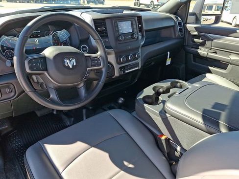 Used 2024 RAM 2500 Tradesman w/ Chrome Appearance Group image 11