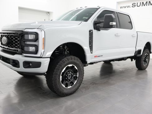 Used 2025 Ford F250 XLT w/ Black Appearance Package AWD/4WD image 7