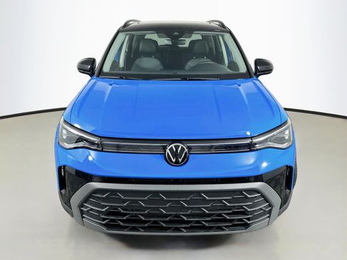Used 2025 Volkswagen Taos SE AWD/4WD image 2