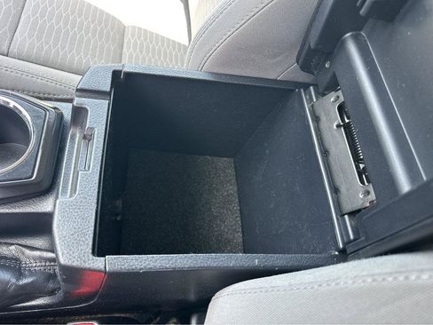 Used 2018 Toyota Tacoma SR RWD image 28