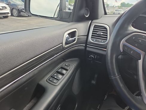Used 2019 Jeep Grand Cherokee Limited AWD/4WD image 10