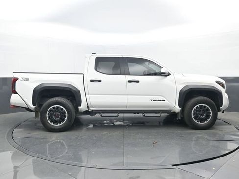 Used 2024 Toyota Tacoma TRD Off-Road image 2