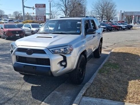 Used 2021 Toyota 4Runner Venture w/ Moonroof Package image 2