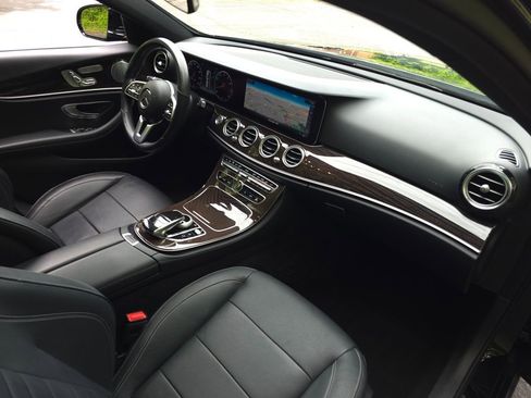 Used 2019 Mercedes-Benz E 450 4MATIC Wagon w/ Premium Package image 23