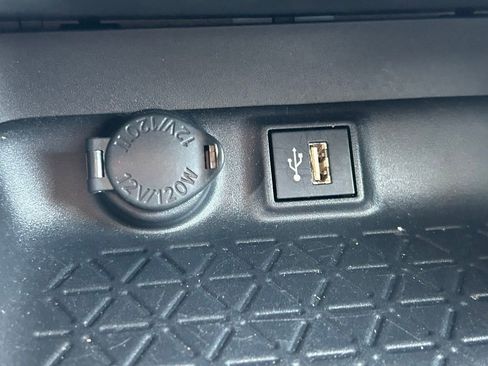 Used 2025 Toyota RAV4 XLE FWD image 27