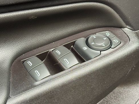 Used 2019 Chevrolet Equinox LT w/ Sun & Navigation Package AWD/4WD image 24