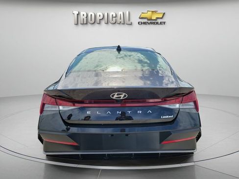 Used 2025 Hyundai Elantra Limited FWD image 4