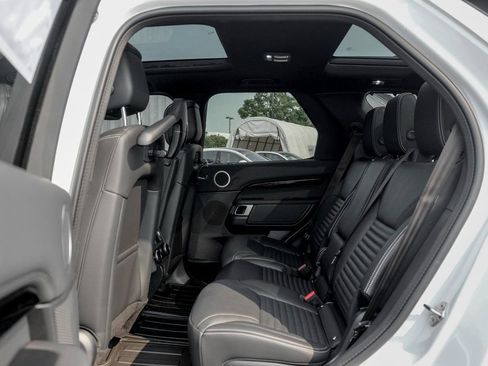 Used 2025 Land Rover Discovery S AWD/4WD image 15