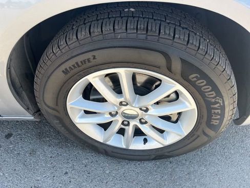 Used 2019 Dodge Grand Caravan SXT FWD image 25