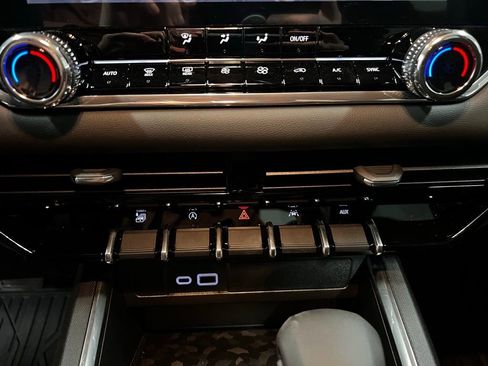 New 2026 GMC Canyon Elevation w/ Convenience Package image 26