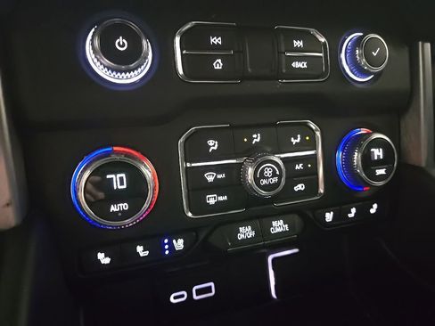 Used 2023 GMC Yukon XL SLT AWD/4WD image 33