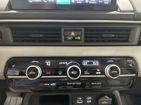 Used 2025 Honda Pilot Touring image 38