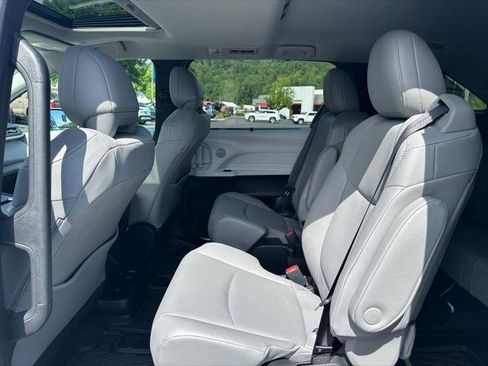 Certified 2026 Toyota Sienna XLE AWD/4WD image 15