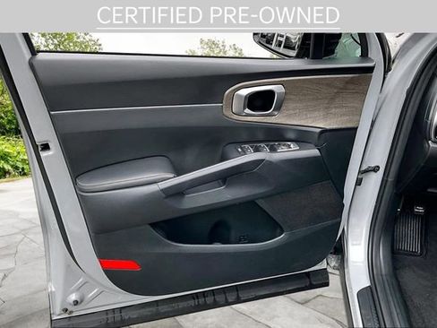 Certified 2022 Kia Sorento S w/ Panoramic Sunroof Package AWD/4WD image 21