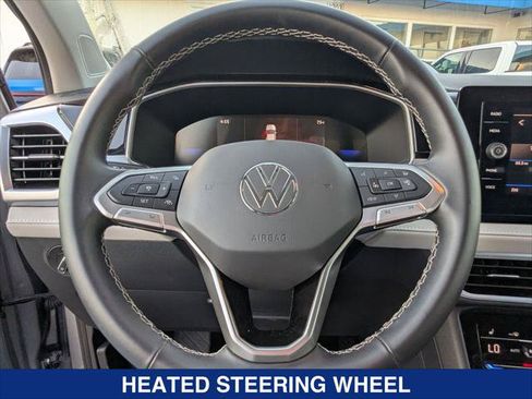 Used 2025 Volkswagen Taos SE FWD image 15