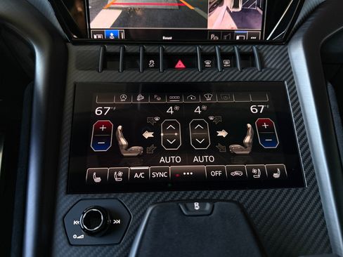 Used 2023 Lamborghini Urus Performante AWD/4WD image 38