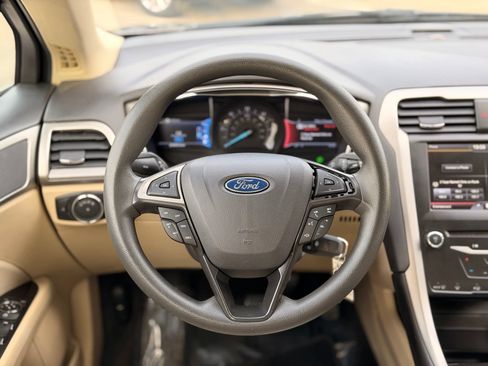 Used 2014 Ford Fusion SE FWD image 25