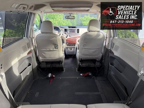 Used 2013 Toyota Sienna XLE w/ Premium Pkg FWD image 23