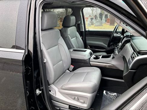 Used 2019 Chevrolet Suburban LT image 7
