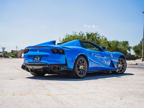Used 2022 Ferrari 812 GTS RWD image 15