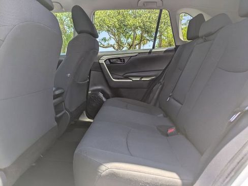Used 2020 Toyota RAV4 LE FWD image 14