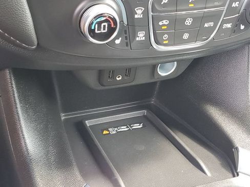 Used 2023 Chevrolet Traverse LT FWD image 21