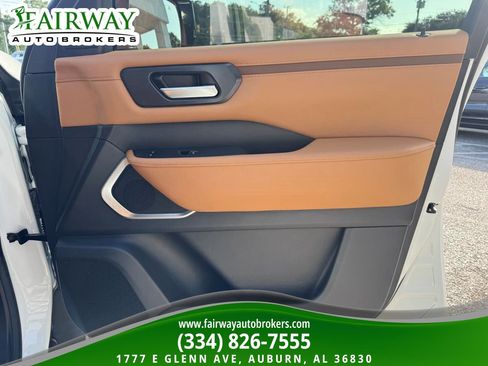 Used 2025 Nissan Armada Platinum Reserve AWD/4WD image 33