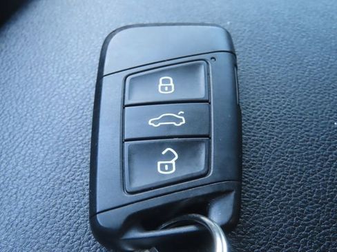 Used 2019 Volkswagen Atlas SE image 38