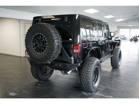 Used 2015 Jeep Wrangler Unlimited Rubicon w/ Connectivity Group image 7
