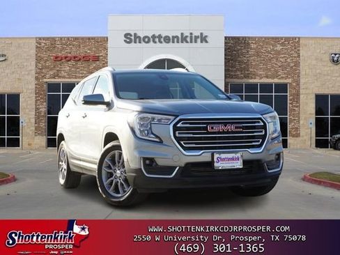 Used 2024 GMC Terrain SLT image 1