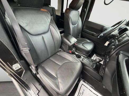 Used 2015 Jeep Wrangler Unlimited Sahara image 17
