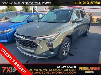 Used 2025 Chevrolet Trax LT w/ Driver Confidence Package image 1