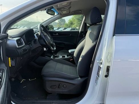 Used 2018 Kia Sorento FWD image 14