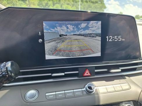 Used 2025 Hyundai Elantra SEL FWD image 24