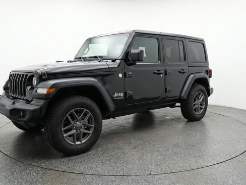 Used 2025 Jeep Wrangler Unlimited Sport AWD/4WD image 3