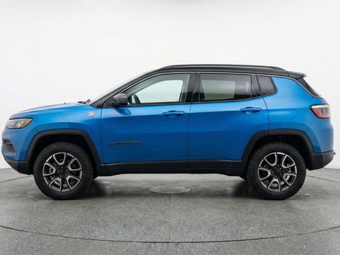 Used 2025 Jeep Compass Trailhawk AWD/4WD image 5