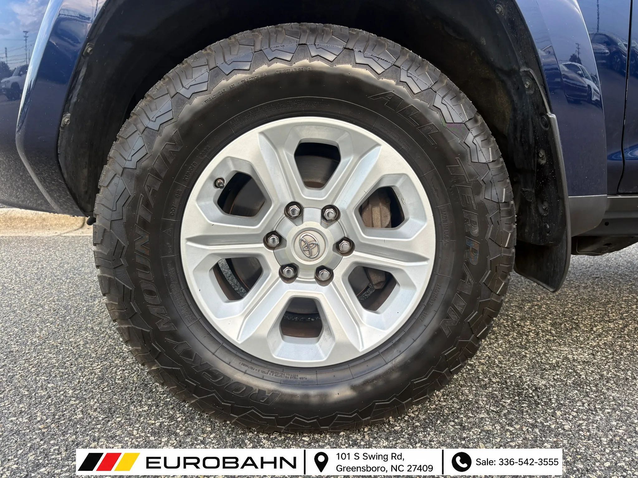 Used 2015 Toyota 4Runner SR5 AWD/4WD image 30