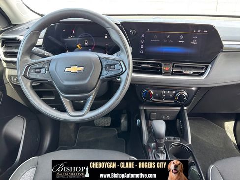 Used 2025 Chevrolet TrailBlazer LT AWD/4WD image 27