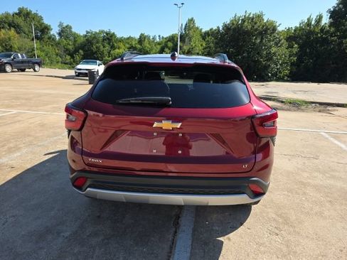 Used 2025 Chevrolet Trax LT FWD image 4