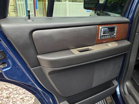 Used 2014 Lincoln Navigator 4WD image 33