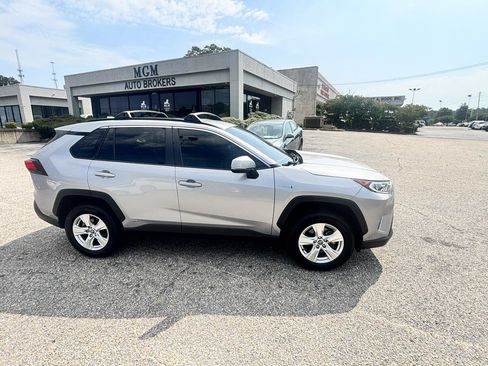 Used 2020 Toyota RAV4 XLE AWD/4WD image 29