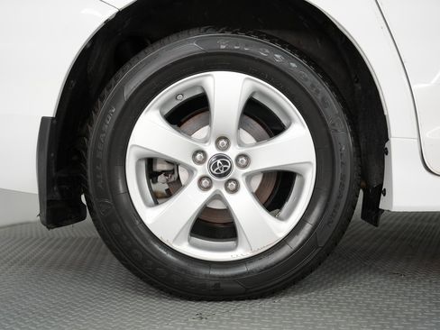 Used 2018 Toyota Sienna LE image 56