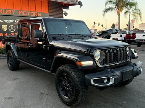 Used 2025 Jeep Gladiator Sport AWD/4WD image 12