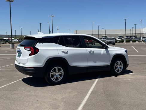 Certified 2024 GMC Terrain SLE FWD image 5