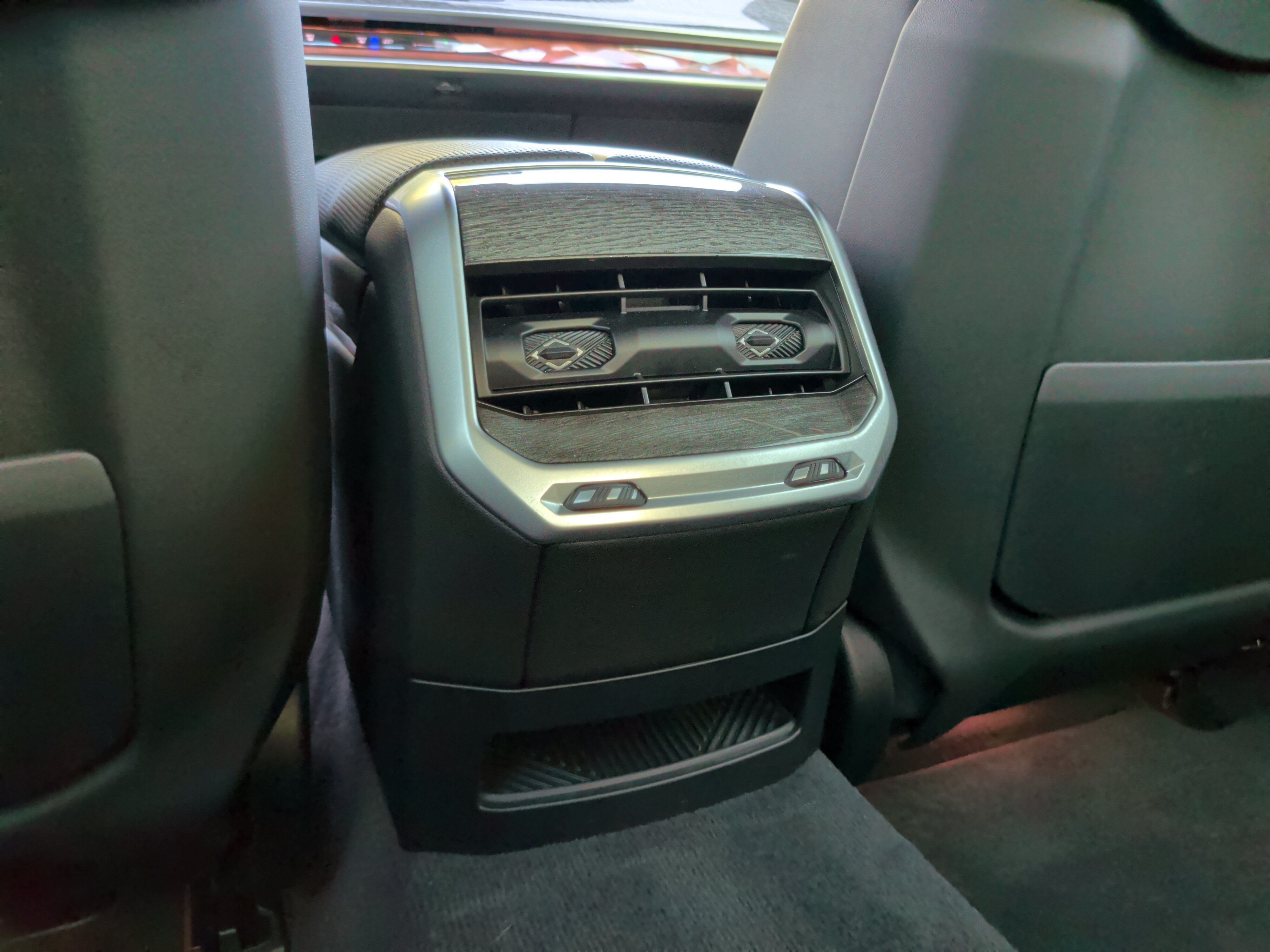 Used 2024 BMW i7 eDrive50 w/ M Sport Package RWD image 35