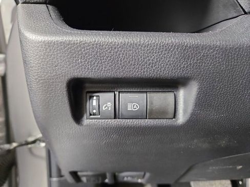 Used 2025 Toyota RAV4 XLE AWD/4WD image 28