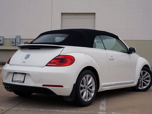 Used 2013 Volkswagen Beetle TDI FWD image 3