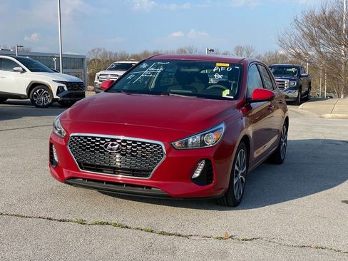 Used 2020 Hyundai Elantra GT image 3