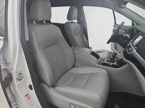 Used 2019 Toyota Highlander XLE image 11